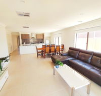 Comfortable 5BR House 6mins to Werribee Station.Great Ocean Road tourist stopover - Travel Search
