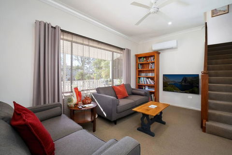 Comfortable Queen Sized Room Near Tuggerah Lake - Travel Search 0