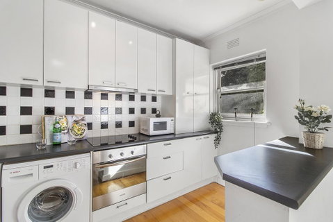 Comfy One-bedroom Unit Between City And Airport - Tourism Guide 1