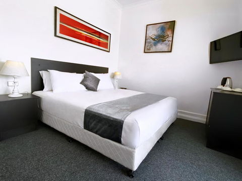 Commercial Hotel Hay - Travel Agents 0