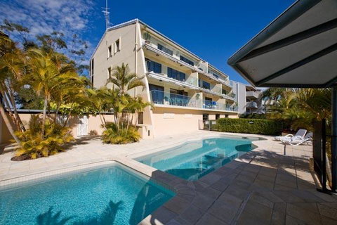 Commodore Apartments - Tourism Guide 1