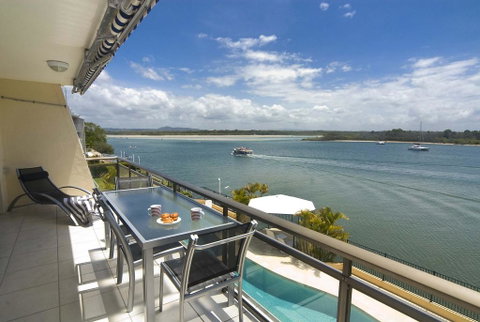 Commodore Apartments - Tourism Guide 2