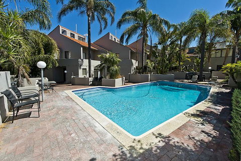 Como Mezzanine Retreat - Travel Search 1