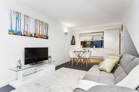 Complete Host AquaLuna Apartments - Travel Agents 1