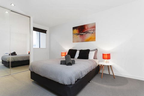 Complete Host AquaLuna Apartments - Travel Agents 2