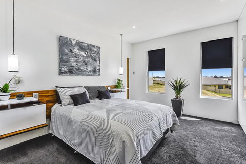 CONROE EXECUTIVE TOWNHOUSE - MODERN & STYLISH - Travel Search 3