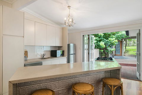 Contemporary Cottage In Perfect Lifestyle Address - Cruises Travel 2