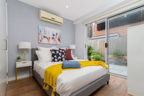 Convenience And Luxury In Carnegie - Travel Agents 2