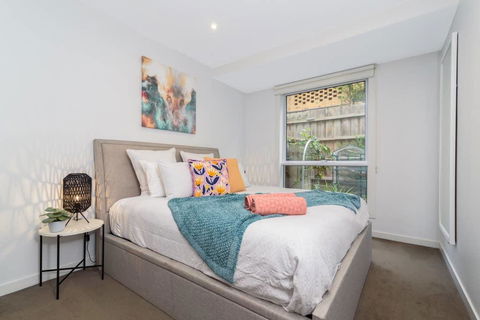 Convenience And Luxury In Carnegie - Travel Agents 3