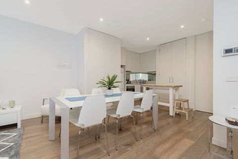 Convenience And Luxury In Carnegie - Travel Agents 1