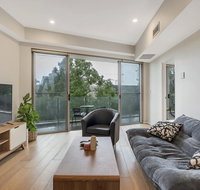 Convenient Apartment - 1 Min Walk To Train - Tourism Guide