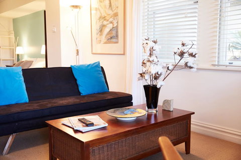 Convenient Studio With Lovely Courtyard - Travel Agents 2