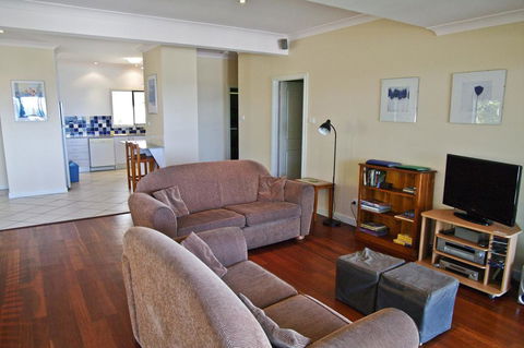 Cooinda, 17 Dulconghi Street - Travel Search 0