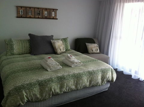 Corinella On The Esplanade Bed & Breakfast - Travel Agents 2