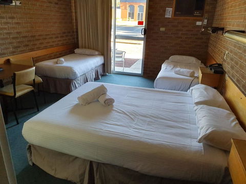 Corowa Golf Club Motel - Travel Agents 1