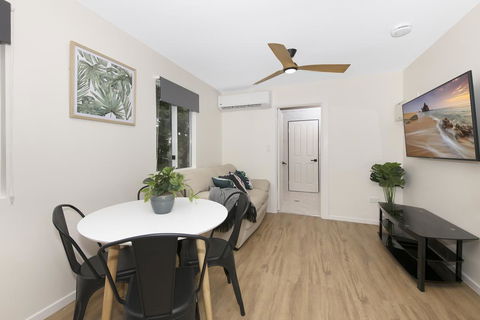 Cosy 2 Bedroom Home - Cruises Travel 3