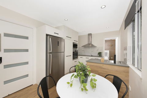 Cosy 2 Bedroom Home - Cruises Travel 0