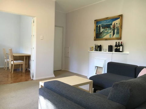 Cosy 2BR Plus Parking In Nth Sydney - Travel Agents 1