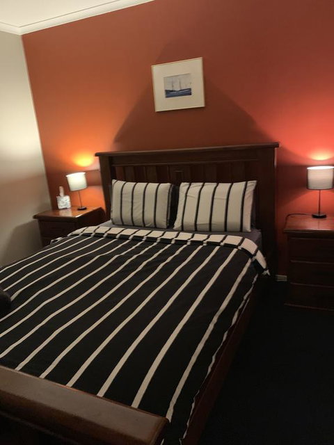 Cosy City Apartment - Tourism Guide 1