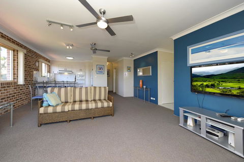 Cottage Court 10 - Nelson Bay - Cruises Travel 2