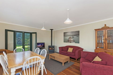 Cottage On James Circa:1855 - Modern Historic - Travel Search 0