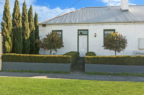 Cottage On James Circa:1855 - Modern Historic - Travel Search 2