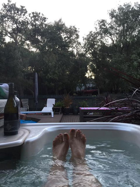 Country Retreat On 1 Acre With Pool, Hot Tub Surrounded By Trees - Travel Search 2