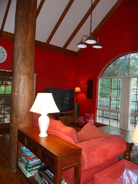 Country Retreat On 1 Acre With Pool, Hot Tub Surrounded By Trees - Travel Search 1