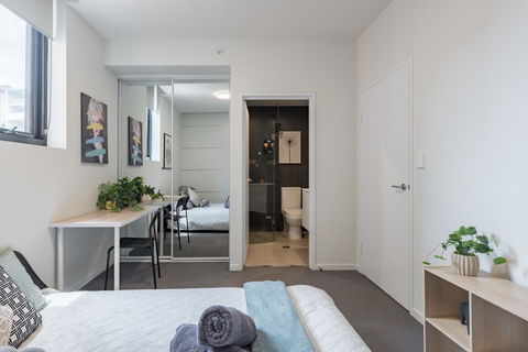 Cozy 2BR Apt 1MinWalkToTrain Bus Shopping Sleeps8 - Cruises Travel 1