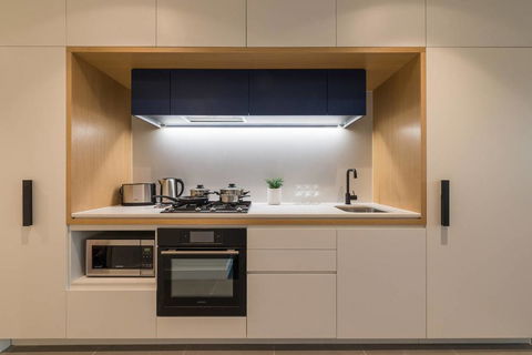 Cozy Melbourne Star 2 Bedroom Apartment Docklands - Travel Agents 3