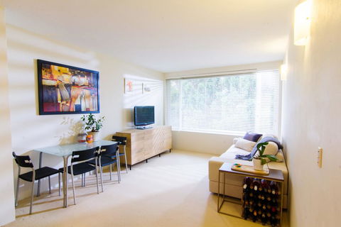 Cozy One Bedroom Apartment In Waverton - Cruises Travel 0