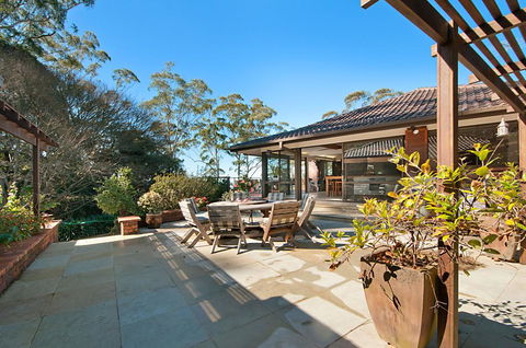Craigdarroch Courtyard Cottage, 22 Bartle Road - Travel Search 3