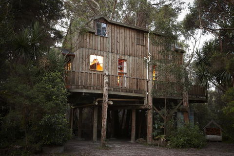 Crayfish Creek Van & Cabin Park - Travel Agents 1