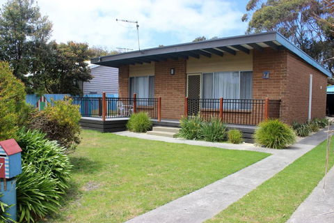 Cronulla Cottage @ Cape Woolamai - Cruises Travel 1