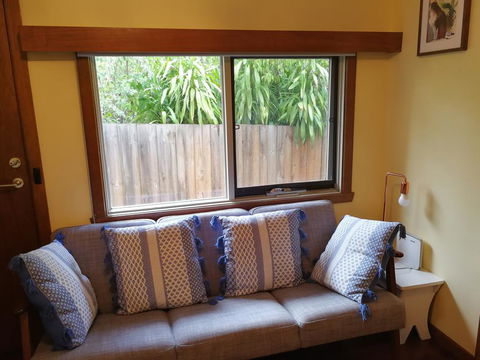 Croydon Station - A Tranquil Retreat - Travel Search 2