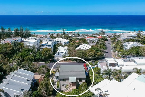 Crystal Shores Sunshine Beach - Travel Agents 0