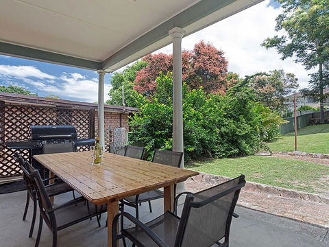 Cuddles Cottage' 4 Christmas Bush Avenue - Pet Friendly Holiday House Near Dutchies - Cruises Travel 0