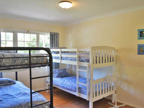 Cuddles Cottage' 4 Christmas Bush Avenue - Pet Friendly Holiday House Near Dutchies - Cruises Travel 2
