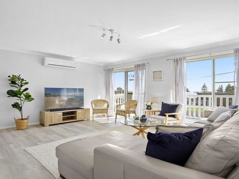 Culburra Beach Retreat - Close To Two Beaches - Travel Search 0