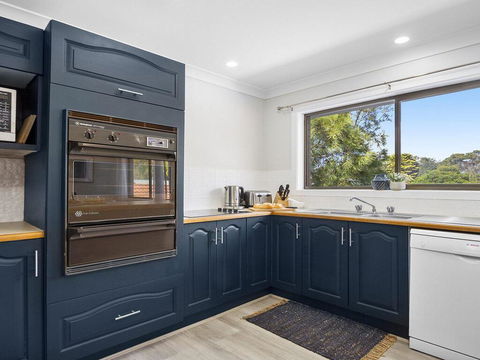 Culburra Beach Retreat - Close To Two Beaches - Travel Search 1
