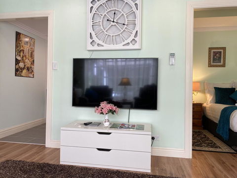 Curtis Falls Studio-Apartment - Travel Search 2