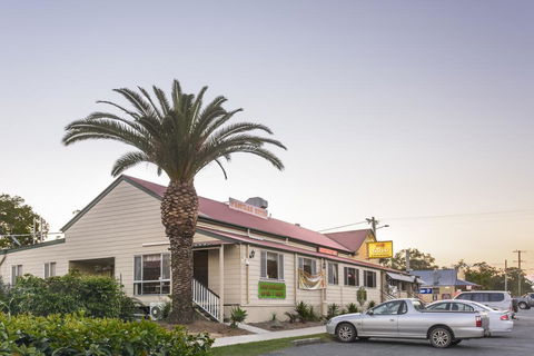 D'Aguilar Hotel Motel - Tourism Guide 0