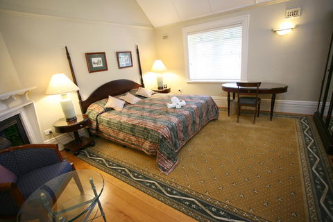 Darcy's Hotel - Travel Search 3