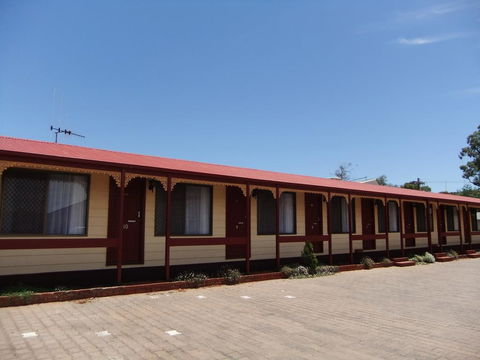 Daydream Motel And Apartments - Cruises Travel 0