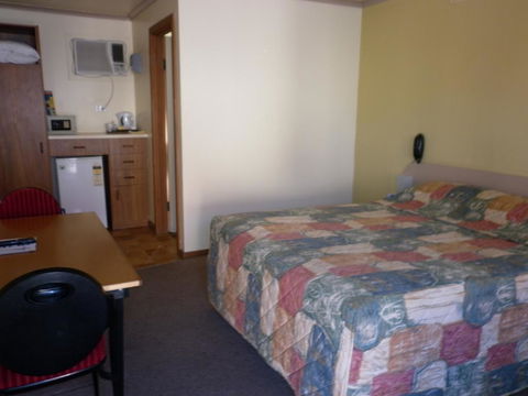 Daydream Motel And Apartments - Cruises Travel 1