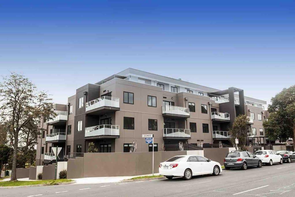 Knoxfield VIC Travel Search