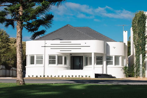 Deco Beach Luxury Apartments - Cruises Travel 0