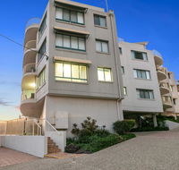 Deepwater Cove Unit 1 68 Lower Gay Tce Bulcock Beach - Cruises Travel