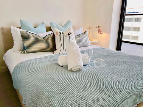Deluxe And Brand New Lakeside Apartment - Tourism Guide 1