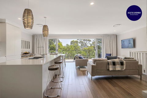 DESIGNER HOLIDAY BEACH PAD // 4 BED // COPA - Travel Search 0